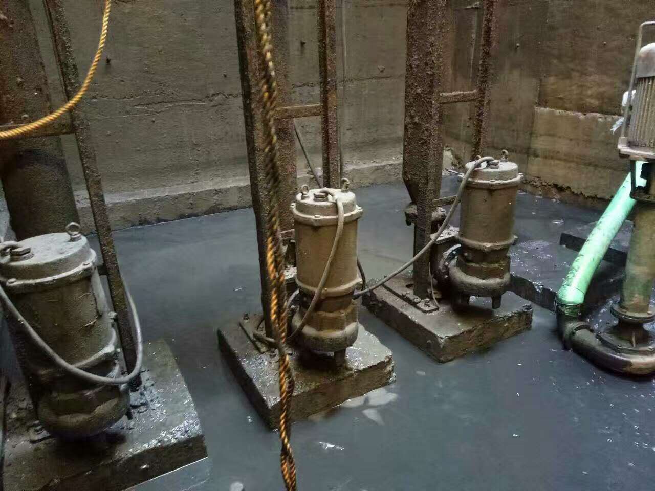 珲春污水池清理