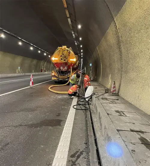 珲春隧道排水渠清淤